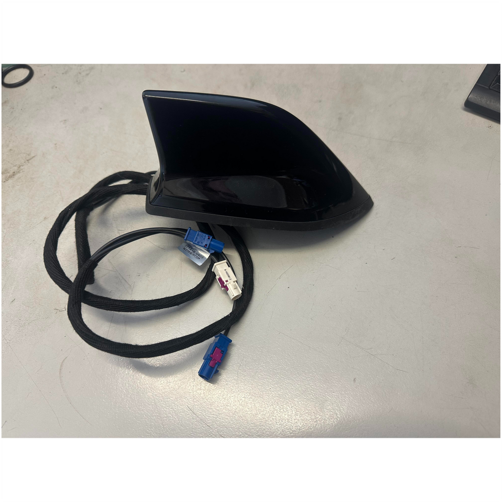 genuine renault shark fin antenna to suit late model renault with GPS in put Renault / Clio II / RS 172